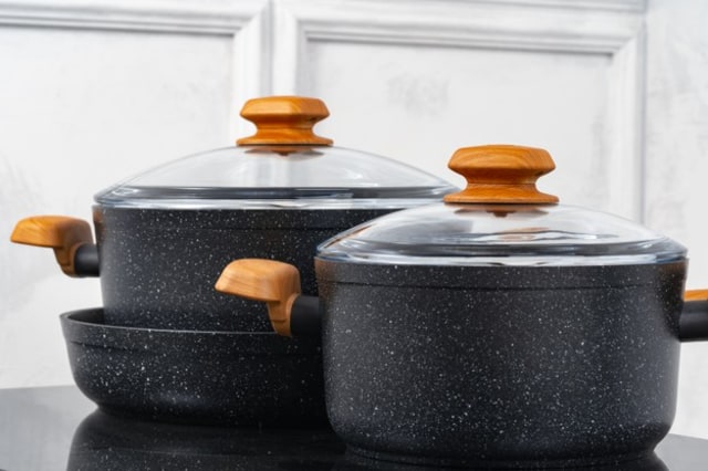 Daftar Kriteria Panci yang Aman untuk Memasak MPASI. Nggak Harus Mahal, Kok!