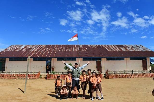 Voluntourism, Tren Wisata Unik yang Mengajakmu Liburan Sambil Ikut Aksi Sosial di Masyarakat Lokal