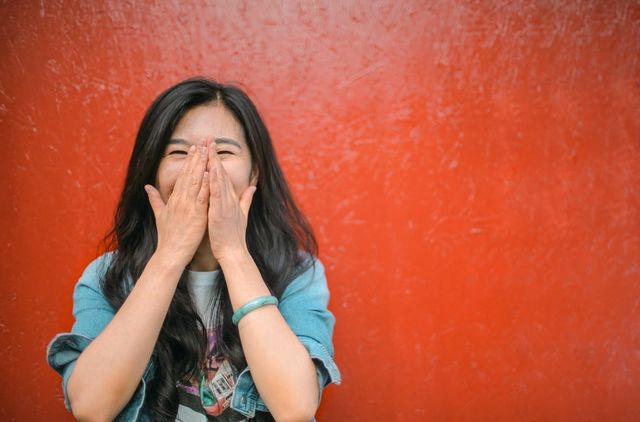 Menimbulkan Sikap Percaya Diri Terhadap Seseorang Dalam Berkomunikasi