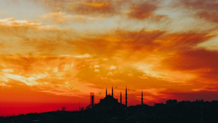 6 Destinasi Seru dan Keren yang Harus Kamu Kunjungi Kalau Berwisata ke Turki, Jembatan Asia dan Eropa!