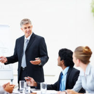 5 Tips Menjadi Presentator Handal. Meskipun Grogi, Tetap Harus Tampil Maksimal