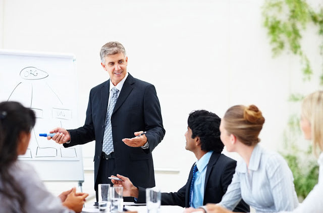 5 Tips Menjadi Presentator Handal. Meskipun Grogi, Tetap Harus Tampil Maksimal