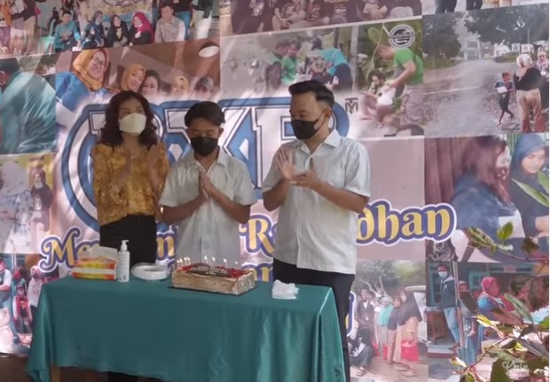 Ramadan Makin Dekat, Ruben Onsu-Sarwendah Buka Program Hafiz Quran di Sekolah Mereka 3 Ramadan Makin Dekat, Ruben Onsu-Sarwendah Buka Program Hafiz Quran di Sekolah Mereka