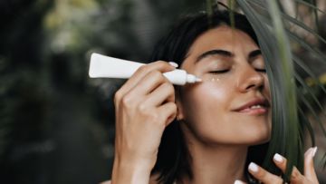 6 Mitos Seputar Sunscreen yang Sering Dikira Benar, Jangan Asal Oles kalau Belum Tahu Faktanya!