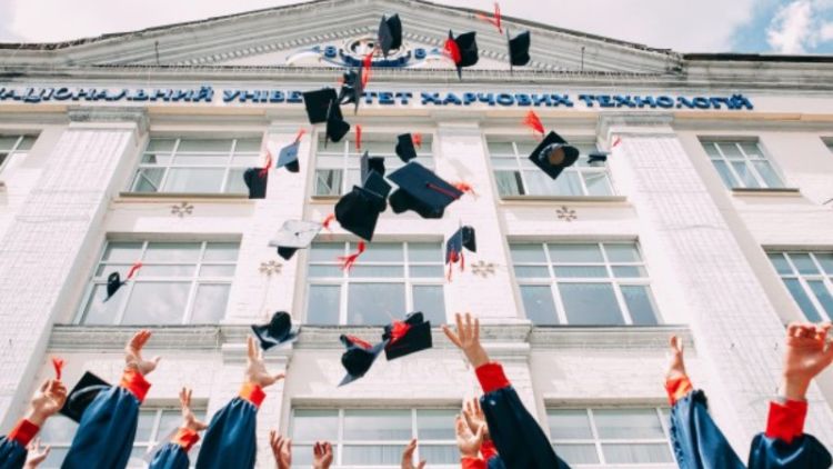 Mau Daftar Beasiswa Kuliah di Luar Negeri? Ini 9 Dokumen Utama yang Harus Dipersiapkan