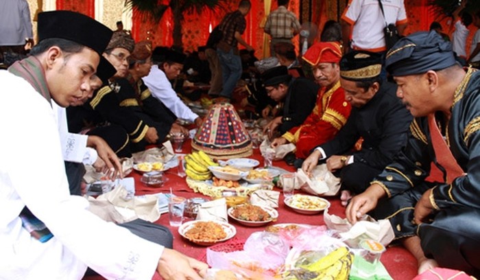 8 Tradisi Makan-Makan Bersama yang Ada di Indonesia, Kamu Pernah Coba yang Mana?