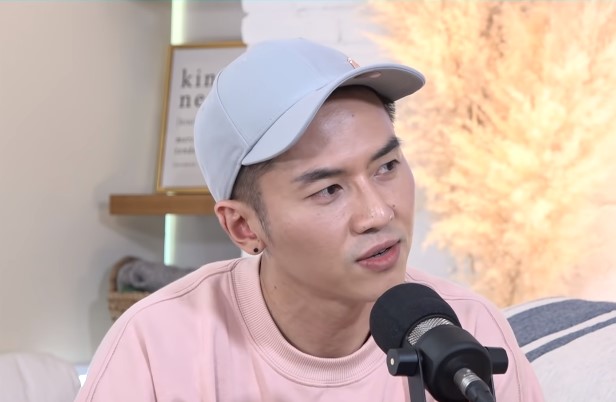 Dibesarkan Orang Tua yang Berbeda Keyakinan, Rafael Tan Ungkap Pernah Peluk 3 Agama Sekaligus 3 Dibesarkan Orang Tua yang Berbeda Keyakinan, Rafael Tan Ungkap Pernah Peluk 3 Agama Sekaligus