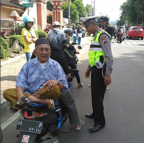 Ngaku Kalau Jenis Motormu Paling Enak buat Boncengan? Pasti Belum Pernah Lihat Foto-Foto ini~