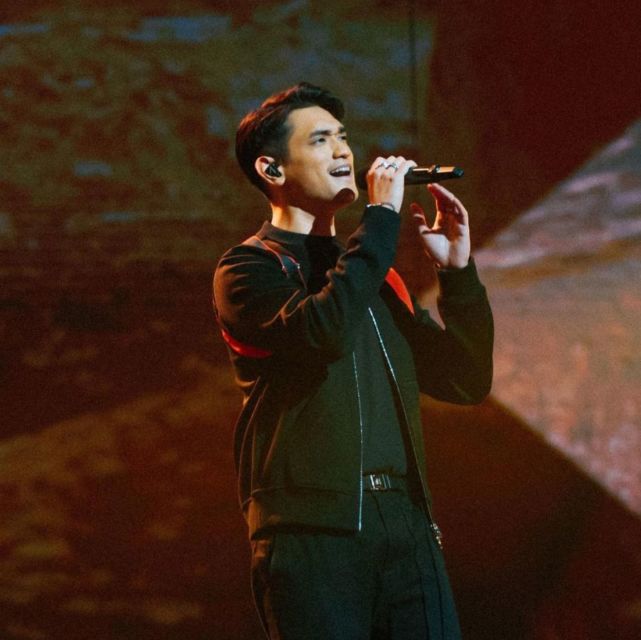 Kini Bersinar, 10 Sosok ini Justru Jadi Artis Secara Tak Sengaja. Rezeki Memang Tak ke Mana~