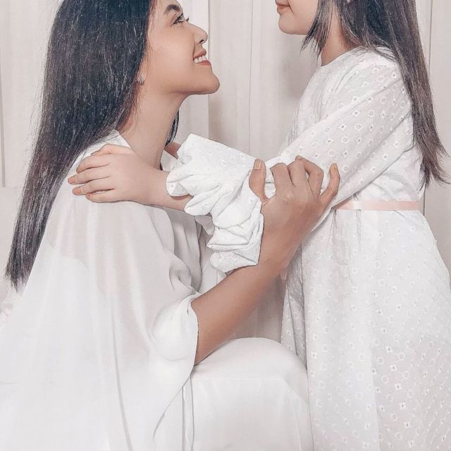 Momen 10 Artis yang Lebaran di Luar Negeri. Tetap Enjoy Meski Beda Suasana dan Jauh dari Kerabat