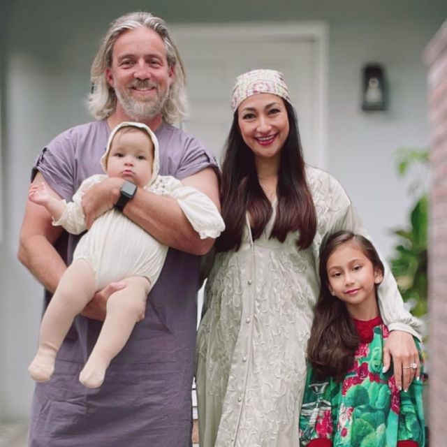 Momen 10 Artis yang Lebaran di Luar Negeri. Tetap Enjoy Meski Beda Suasana dan Jauh dari Kerabat