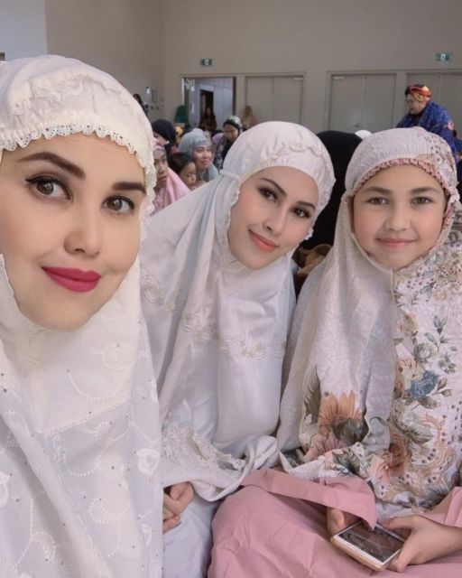 Momen 10 Artis yang Lebaran di Luar Negeri. Tetap Enjoy Meski Beda Suasana dan Jauh dari Kerabat