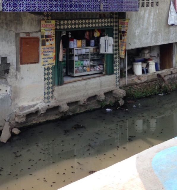 10 Lokasi Warung Absurd yang Bikin Gagal Fokus. Bikin Pembeli Bingung dan Mikir Dua Kali
