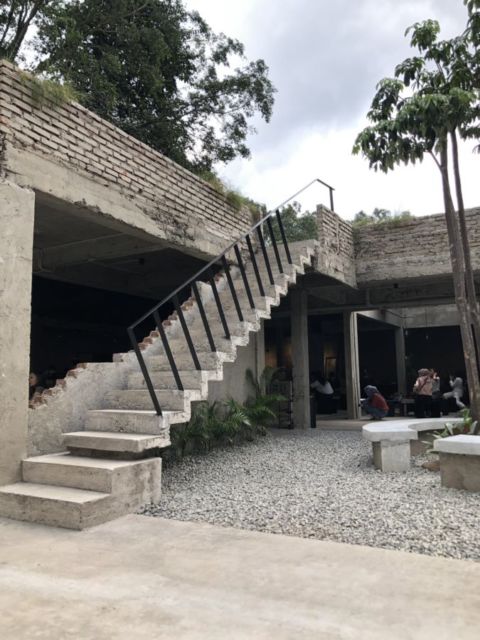 Lagi Tren Desain 'Setengah Jadi' ala Coffee Shop, 10 Potret ini Justru Bikin Nyengir yang Melihat