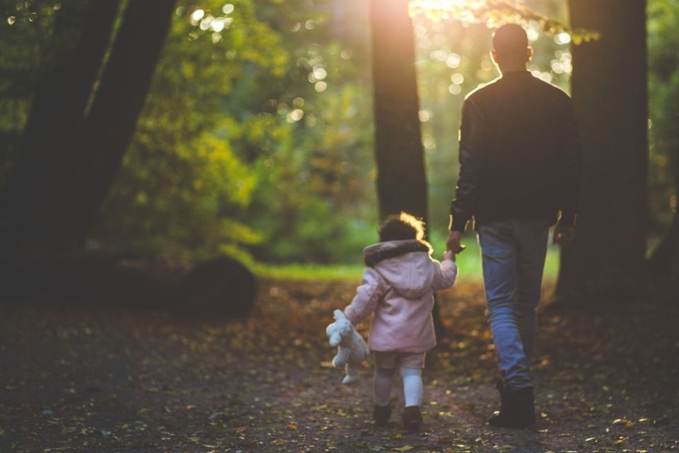 Tentang Membesarkan Anak Introver yang Banyak Tantangannya. Harus Ekstra Sabar dan Peka!