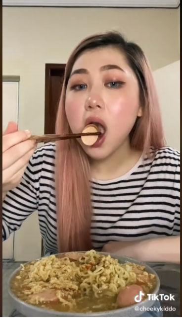4 Ide Kreasi Mi Viral ala TikTok yang Bisa Kamu Bikin di Rumah 6 4 Ide Kreasi Mi Viral ala TikTok yang Bisa Kamu Bikin di Rumah