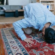 Tata Cara Salat Idul Fitri di Rumah, Beserta Amalan Sunnah dan Rukun Khutbah. Yuk, Dipahami!