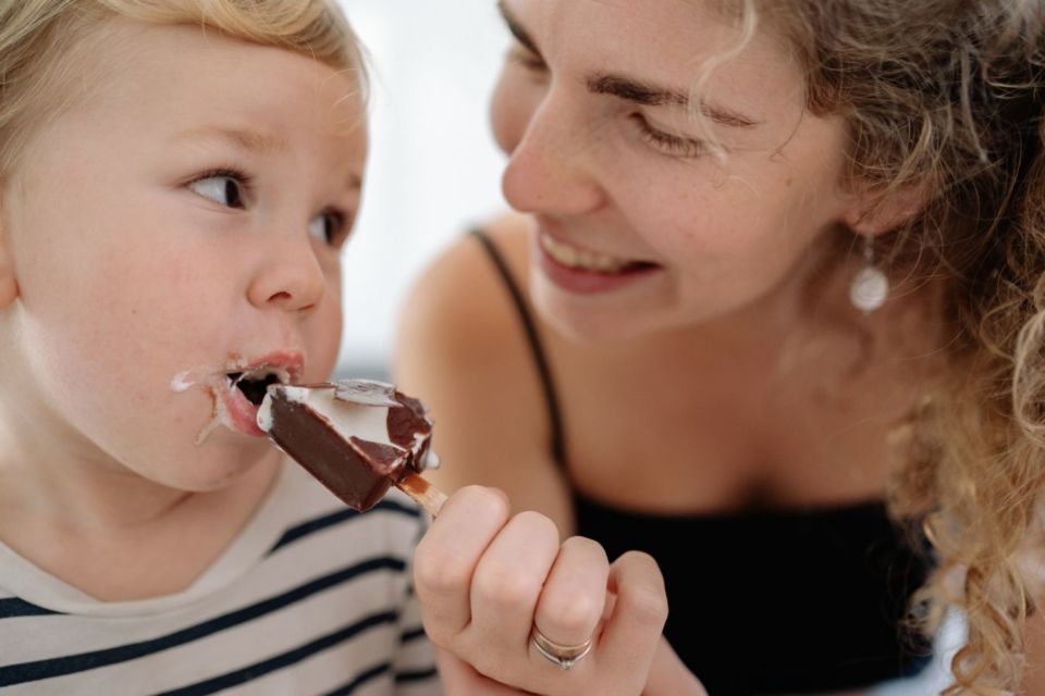 Sering Disepelekan, Ini 5 Aturan Sebelum Memberikan Es Krim ke Anak!