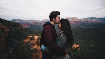 Perbedaan Ciuman Nafsu dan Kasih Sayang dalam Hubungan