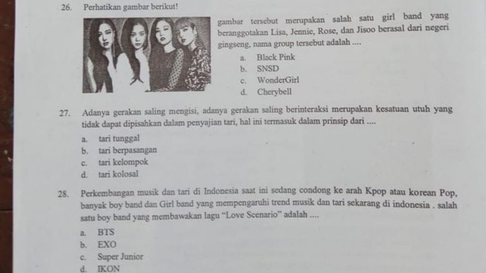 Mungkin ini Penyebab Anak Sekolah Zaman Sekarang Makin Pusing. Soal Ujiannya Aja Begini~