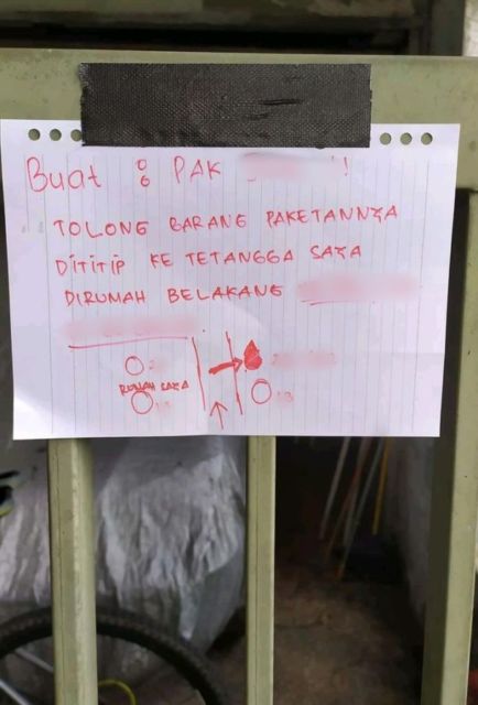 11 Pemberitahuan Absurd dari Pelanggan untuk Kurir Paket di Depan Rumah. Sabar, ya, Bang!