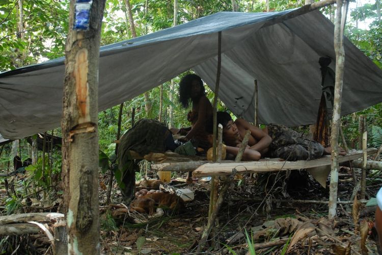 Ditolak Bank, Orang Rimba ini Terpaksa Menyimpan Kembali Uang Rp1,5 Miliar dalam Tanah