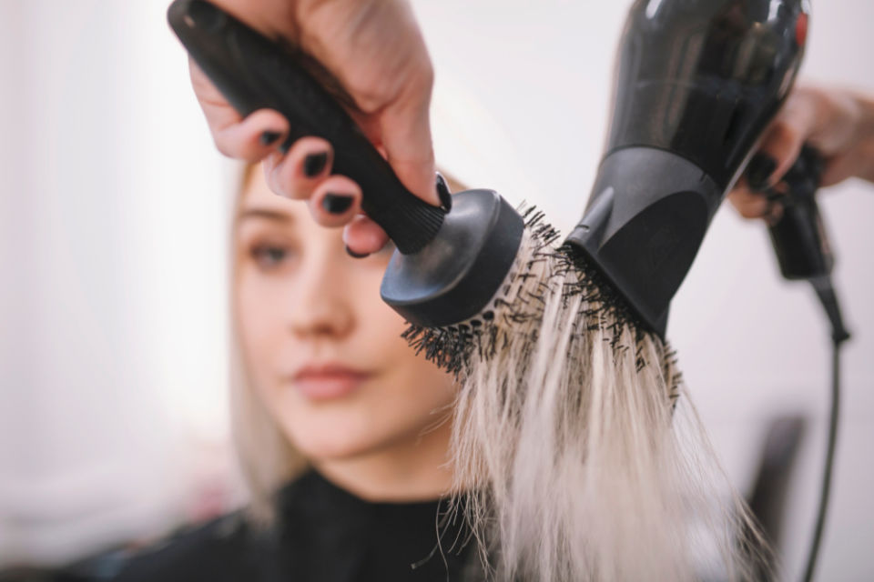 4 Dampak Buruk Terlalu Sering Memakai Hair Dryer Plus Cara Mengatasinya 10 4 Dampak Buruk Terlalu Sering Memakai Hair Dryer Plus Cara Mengatasinya