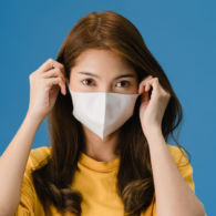 Maskne, Fenomena Muncul Jerawat Gegara Pakai Masker. Gini Cara Cegah Plus Atasinya!