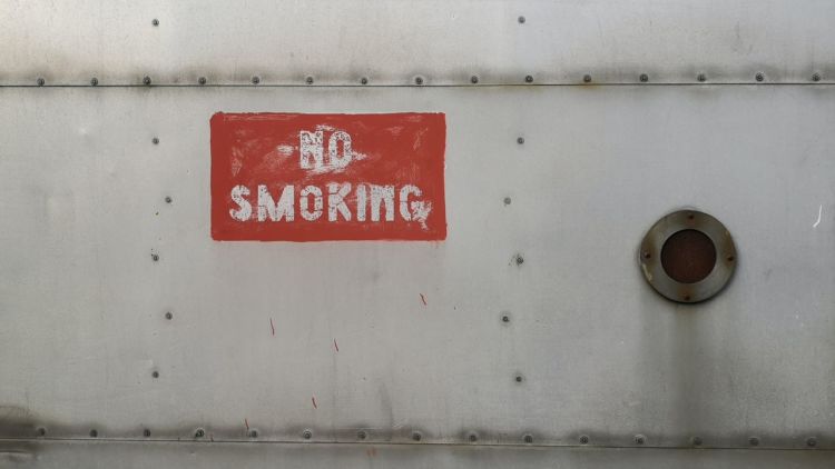Rokok Membunuhmu, Bagaimana dengan Vape?