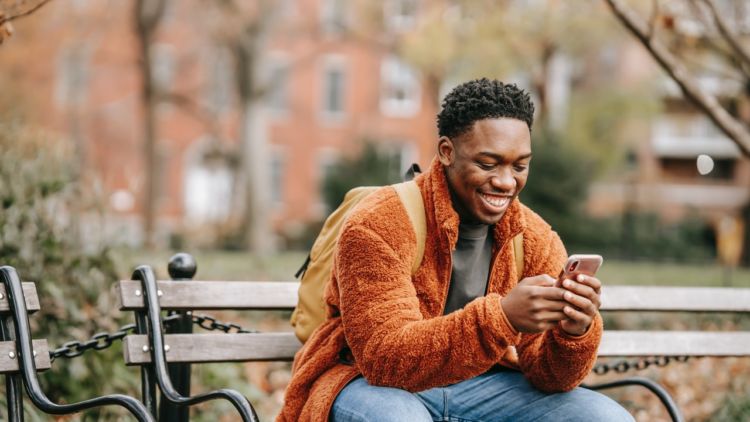 Aplikasi Online Dating: Berawal dari Matching, Berharap Menjadi Pendamping, Berakhir dengan Asing