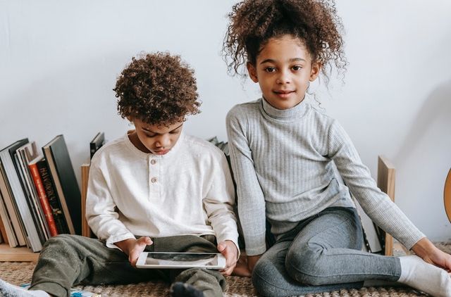 Pengaruh Gadget Pada Minat Anak Terhadap Sastra