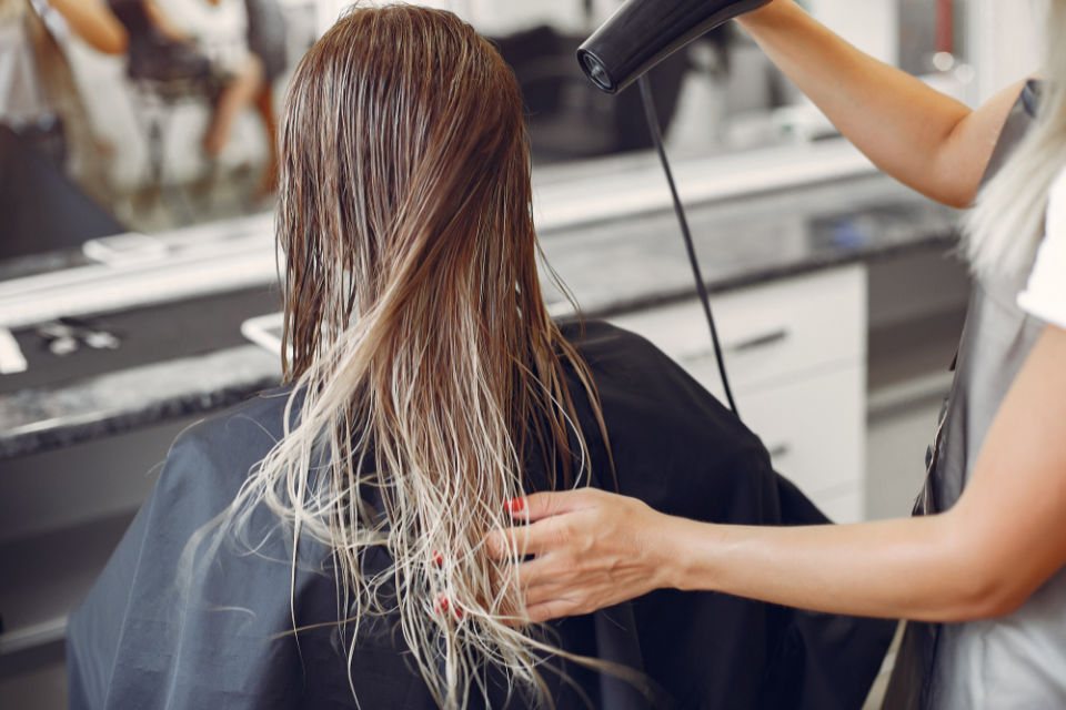 4 Dampak Buruk Terlalu Sering Memakai Hair Dryer Plus Cara Mengatasinya 11 4 Dampak Buruk Terlalu Sering Memakai Hair Dryer Plus Cara Mengatasinya