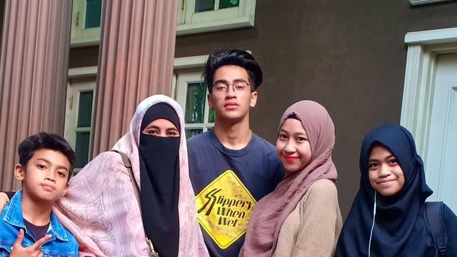 8 Artis Indonesia ini Pilih Sekolahkan Anak di Pondok Pesantren