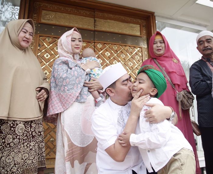 8 Artis Indonesia ini Pilih Sekolahkan Anak di Pondok Pesantren