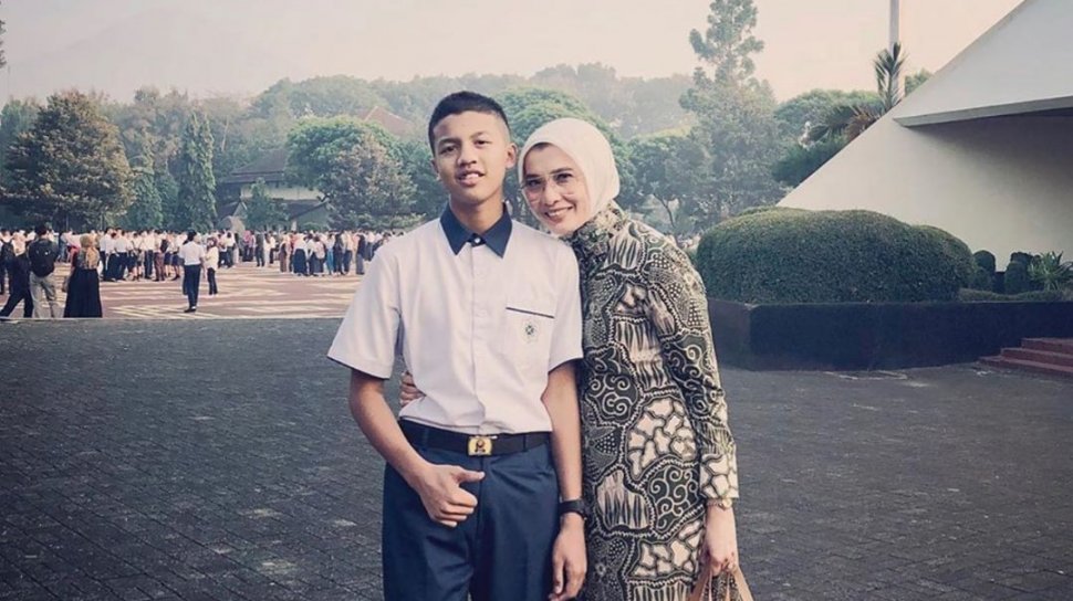 8 Artis Indonesia ini Pilih Sekolahkan Anak di Pondok Pesantren