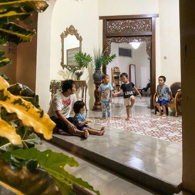 11 Rumah Artis dengan Desain Tradisional. Tampilannya Hangat dan Estetik