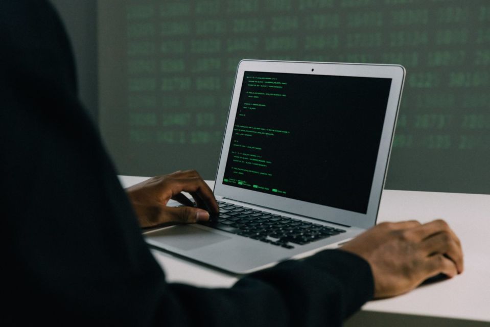 Tren Modus HP Dibajak Teman Saat SMP demi Dapat Gebetan. Berasa Jadi 'Hacker' Sejak Dini