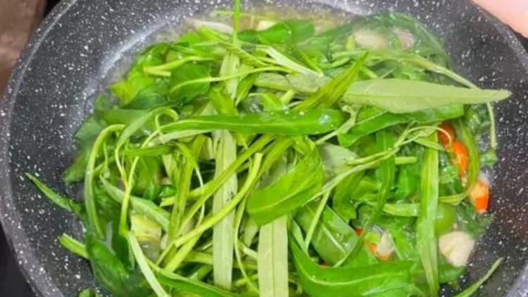 cara menumis kangkung agar tidak hitam