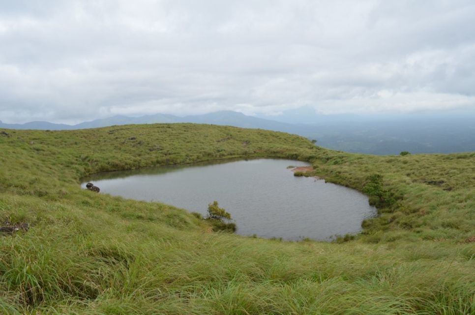5 Danau Indah Berbentuk Hati yang Ada di Kawasan Asia, Indonesia Juga Punya Loh