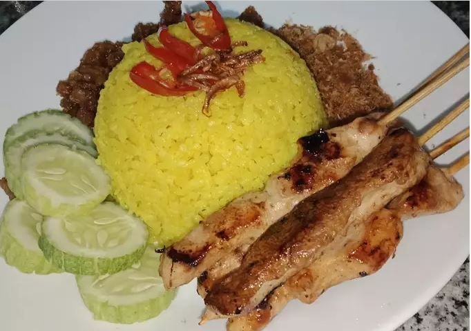 cara membuat nasi uduk kuning