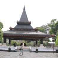 #DestinasiHipwee-Makam Bung Karno Kebanggaan Warga Blitar
