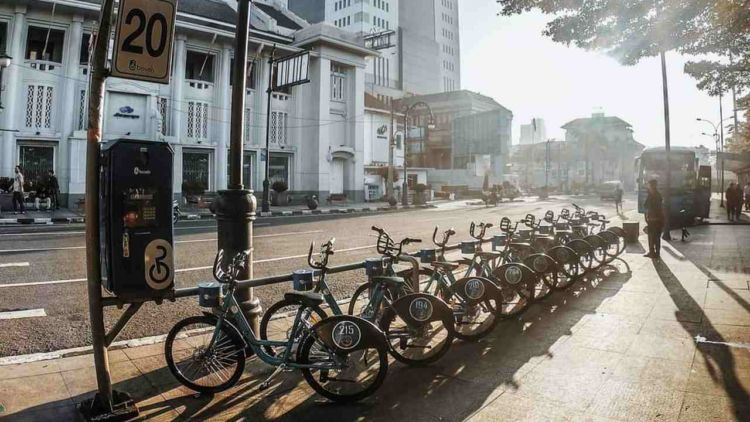 #DestinasiHipwee – 6 Kegiatan Berwisata Keliling Jalan Asia Afrika, Murah Tapi Memorable!
