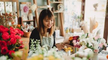 Kamu Seorang Florist Pemula? Berikut 5 Cara Memanfaatkan Sampah Sisa Potongan-potongan Bunga