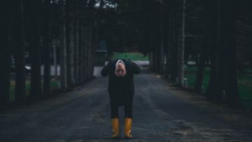 Siapkan Mental Kalian, 5 Film Horor-Psikologis yang Bisa Menghantui Tanpa Hantu!