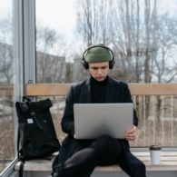 Laptop Seakan-akan Menjadi Borgol yang Erat bagi Mahasiswa Ketika Pembelajaran Online
