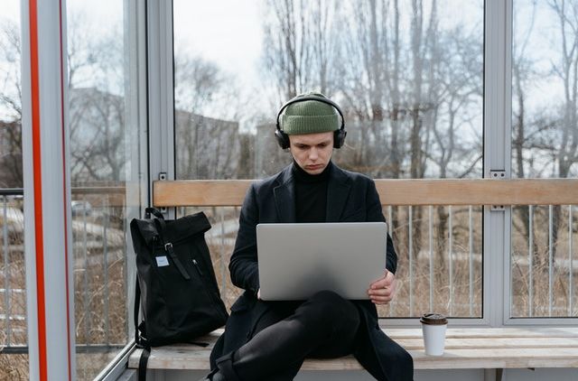Laptop Seakan-akan Menjadi Borgol yang Erat bagi Mahasiswa Ketika Pembelajaran Online
