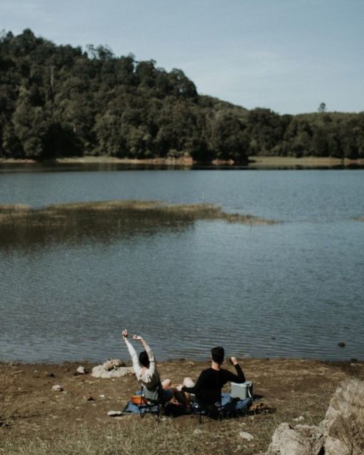 16 Ide Pre-Wedding dengan Latar Danau yang Bikin Fotomu Makin Syahdu. Uww, Manisnya~