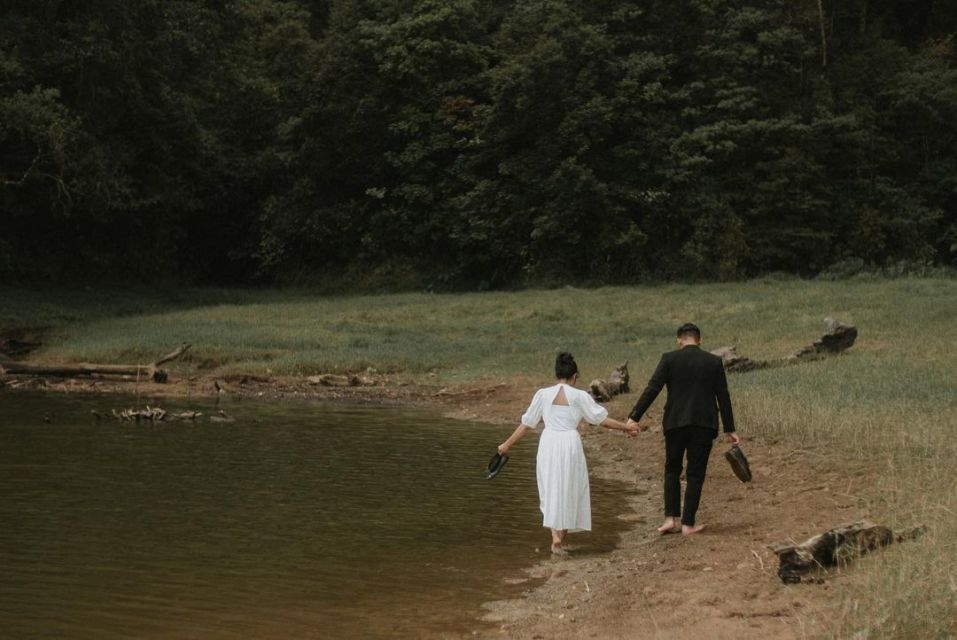 16 Ide Pre-Wedding dengan Latar Danau yang Bikin Fotomu Makin Syahdu. Uww, Manisnya~