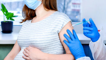 4 Fakta Seputar Vaksinasi Covid-19 untuk Ibu Hamil di Indonesia. Cari Tahu, Yuk!