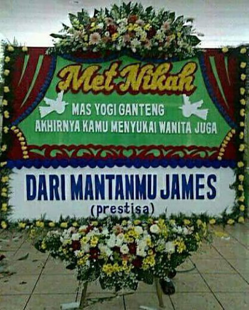 11 Karangan Bunga yang Akan Membuatmu Menyesal Punya Teman Begini. Nggak Ada Akhlak!